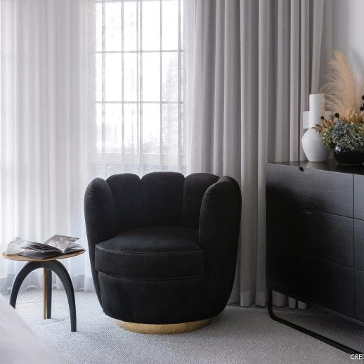 Soho Velvet armchair Black | Velvet armchair 